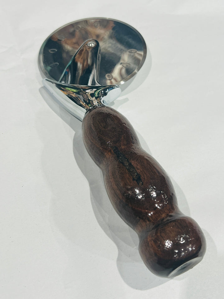 Pizza Cutter Walnut Handle with Stainless Steel Rotary Blade 9901