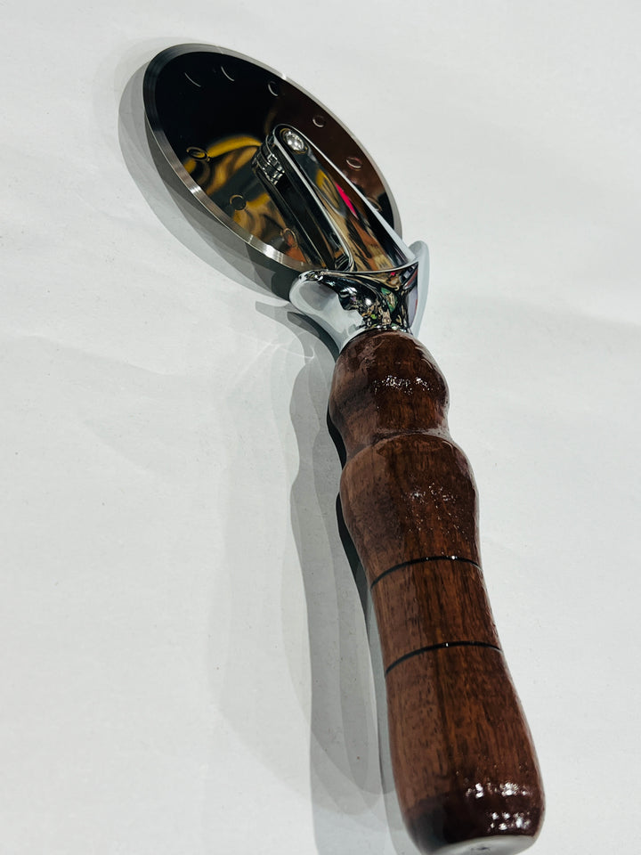 Pizza Cutter Walnut Handle with Stainless Steel Rotary Blade 9903