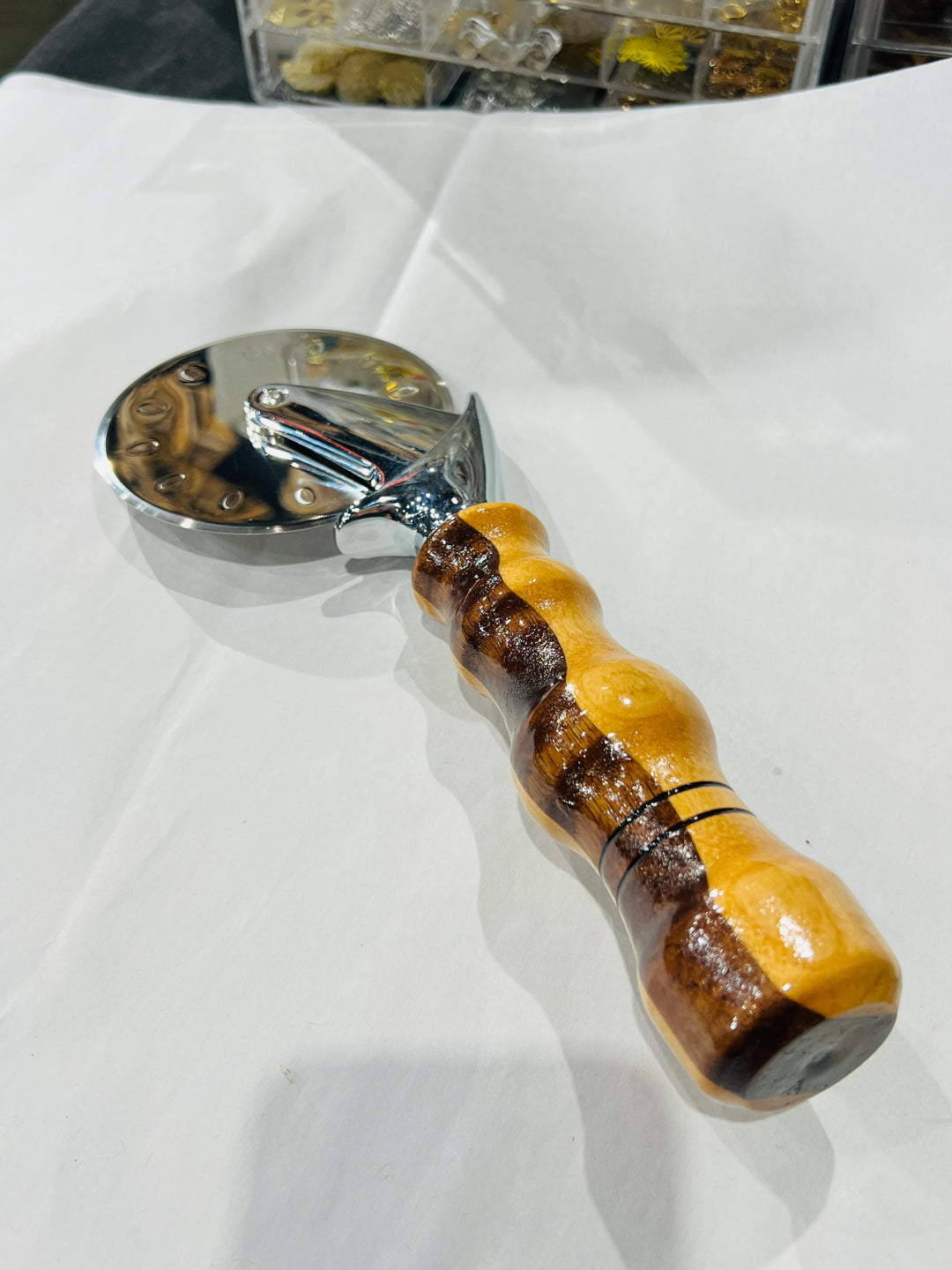 Pizza Cutter Walnut and Maple Hardwood Handle with Stainless Steel Rotary Blade 8001