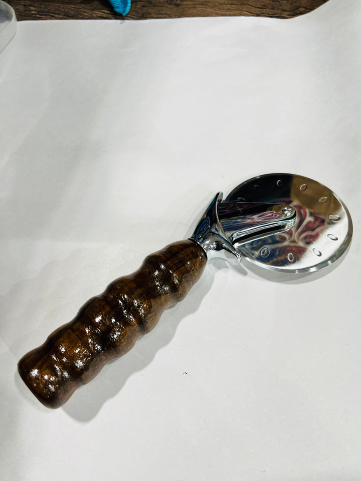 Pizza Cutter Walnut Handle with Stainless Steel Rotary Blade 9938