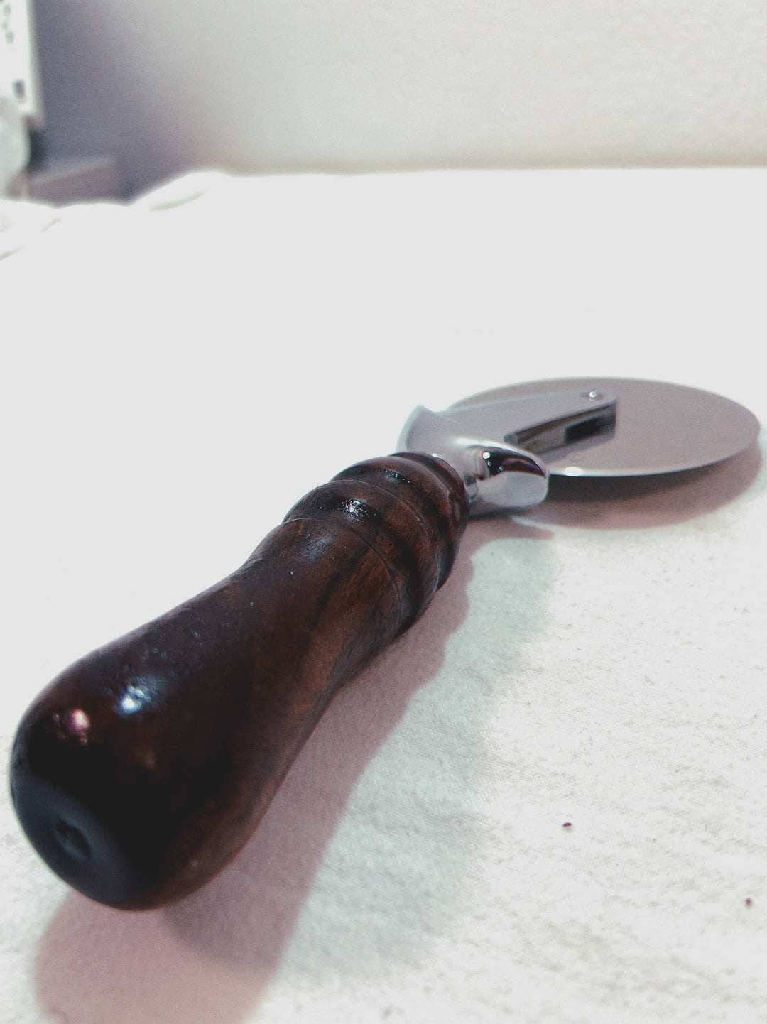 Pizza Cutter Walnut Hardwood Handle with Stainless Steel Rotary Blade 9955