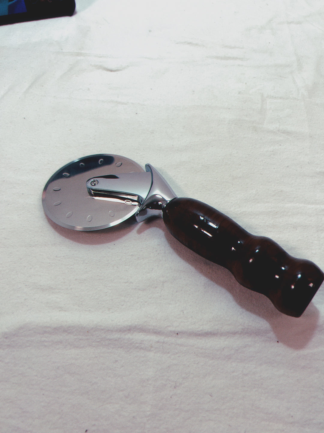 Pizza Cutter Walnut Hardwood Handle with Stainless Steel Rotary Blade 9963