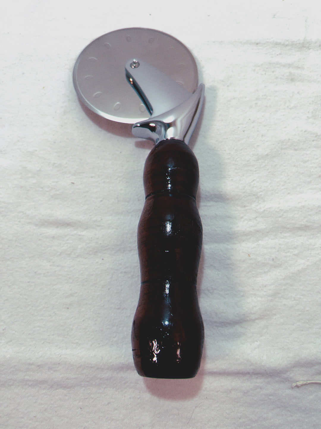 Pizza Cutter Walnut Hardwood Handle with Stainless Steel Rotary Blade 9103