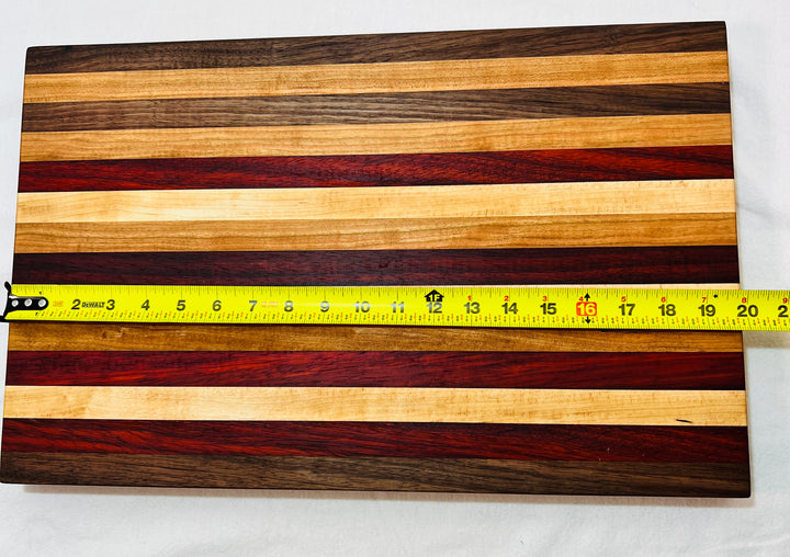 Edge Grain Cutting Board w/ rubber feet