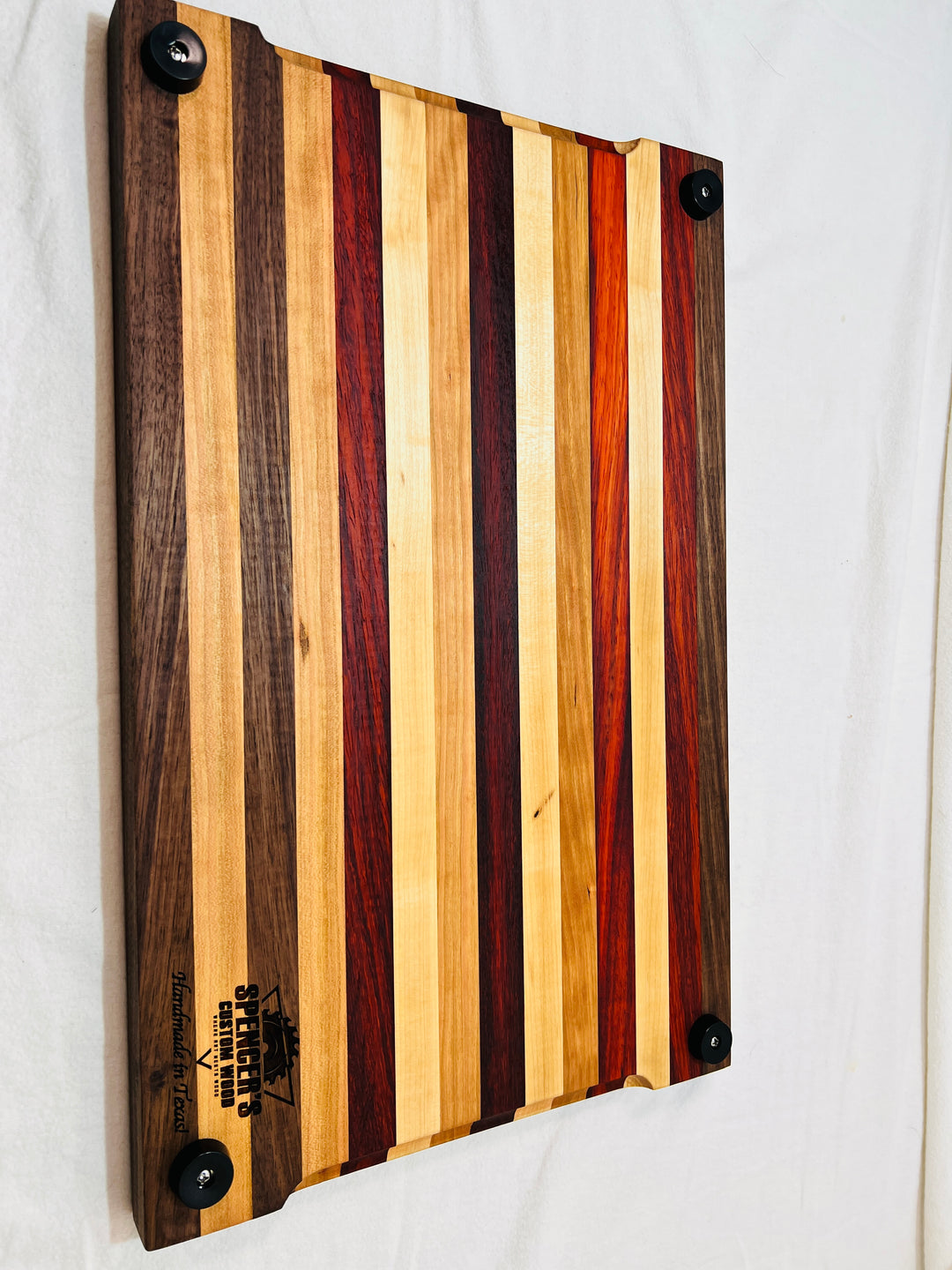 Edge Grain Cutting Board w/ rubber feet