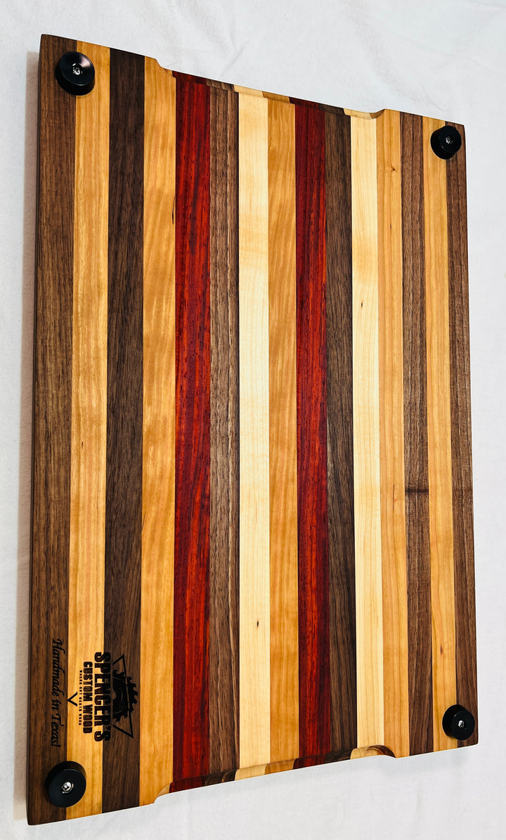 Edge Grain Cutting Board w/ rubber feet