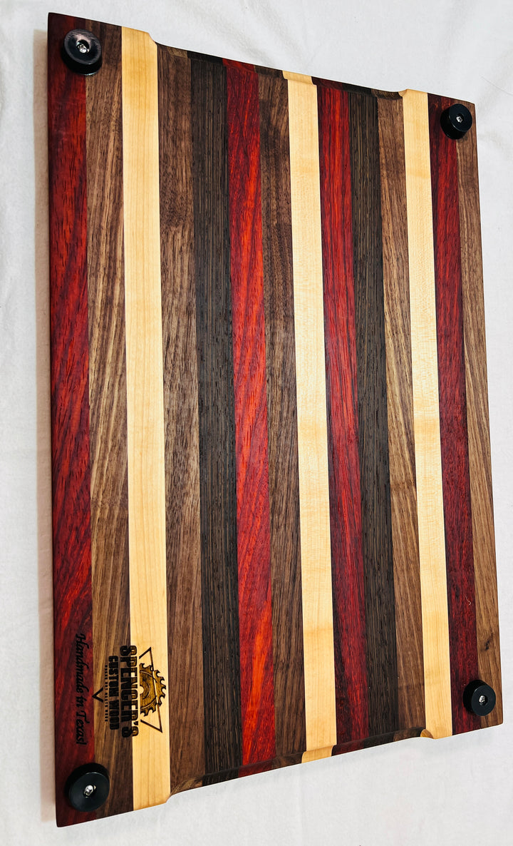 Edge Grain Cutting Board w/ rubber feet