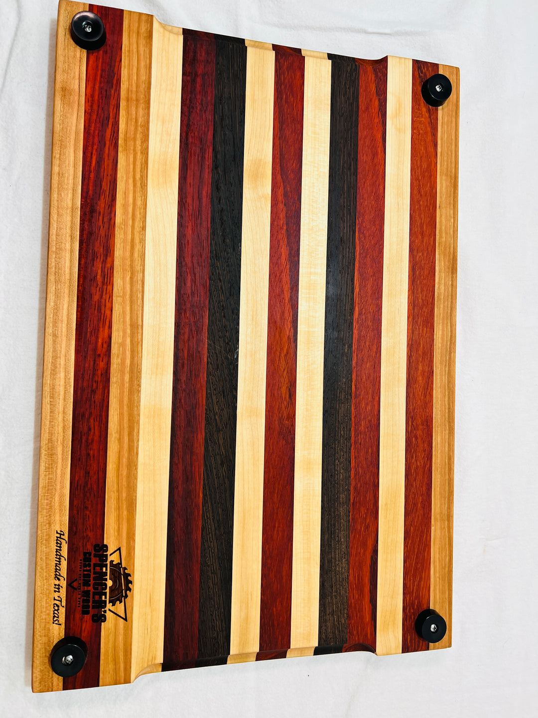 Edge Grain Cutting Board w/ rubber feet