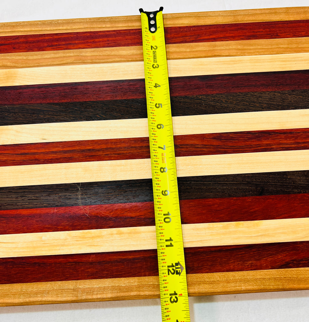 Edge Grain Cutting Board w/ rubber feet