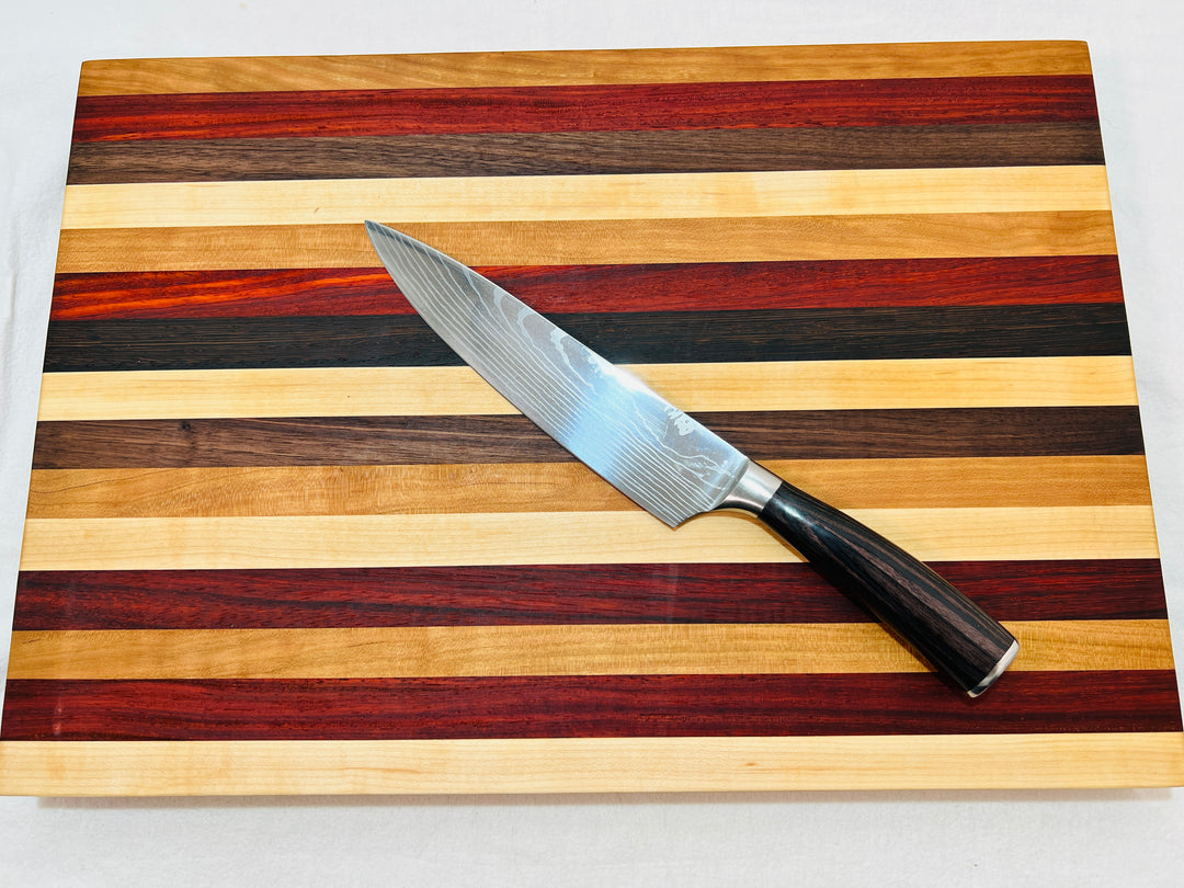 Edge Grain Cutting Board w/ rubber feet
