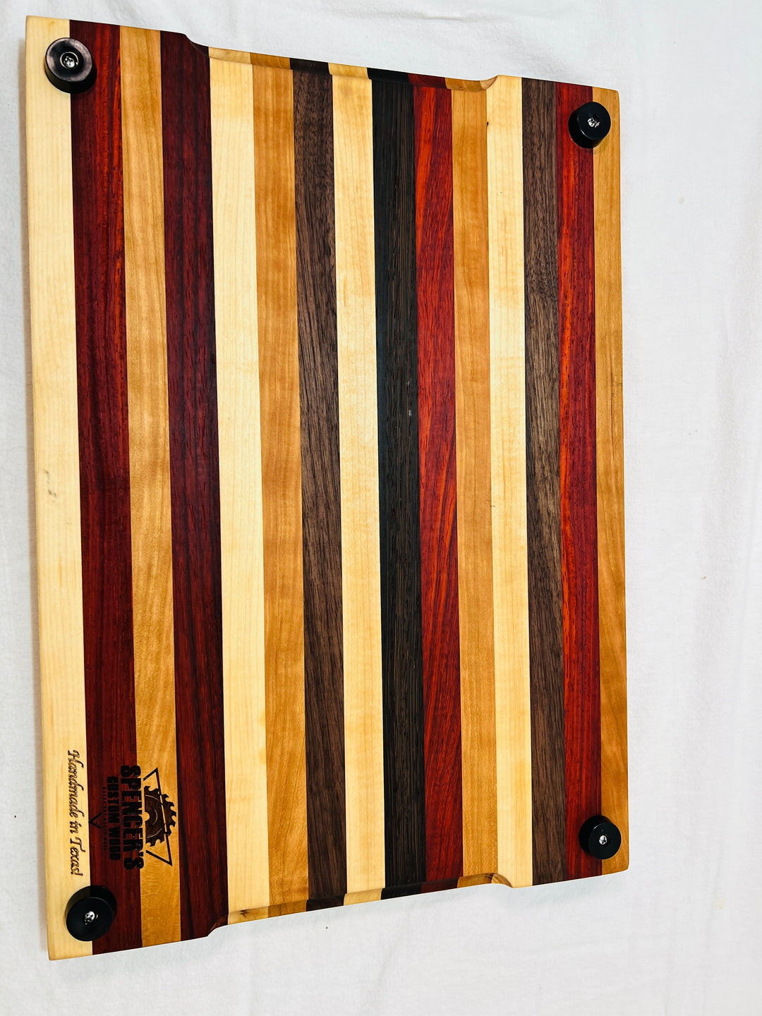 Edge Grain Cutting Board w/ rubber feet