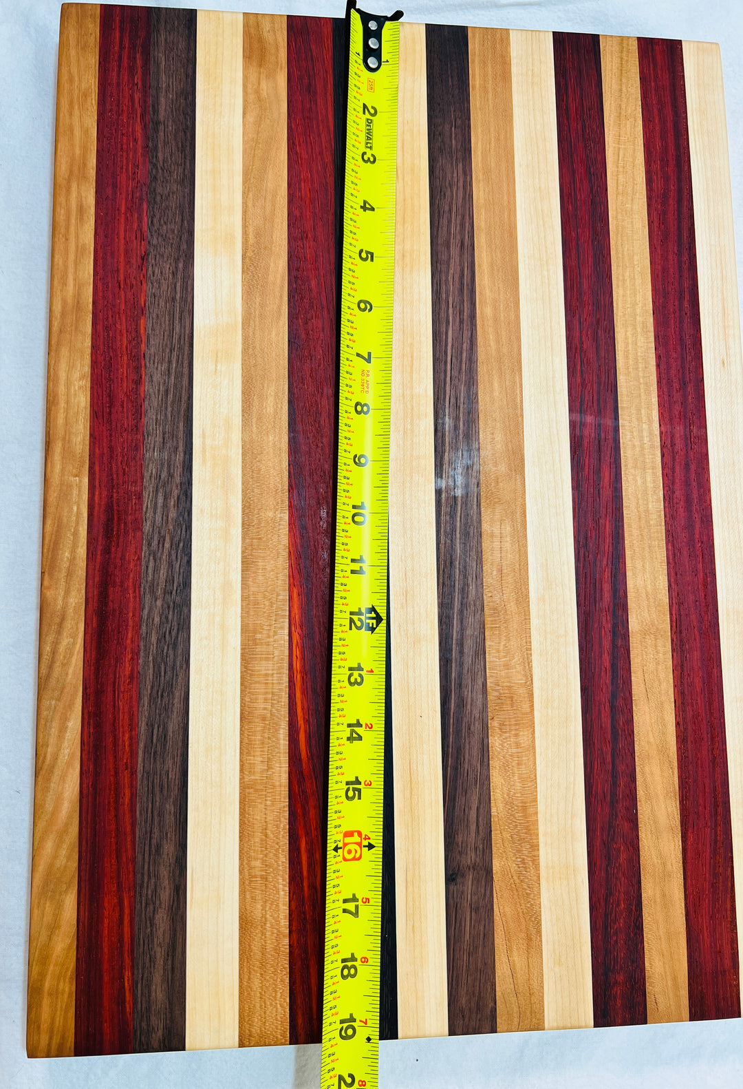 Edge Grain Cutting Board w/ rubber feet