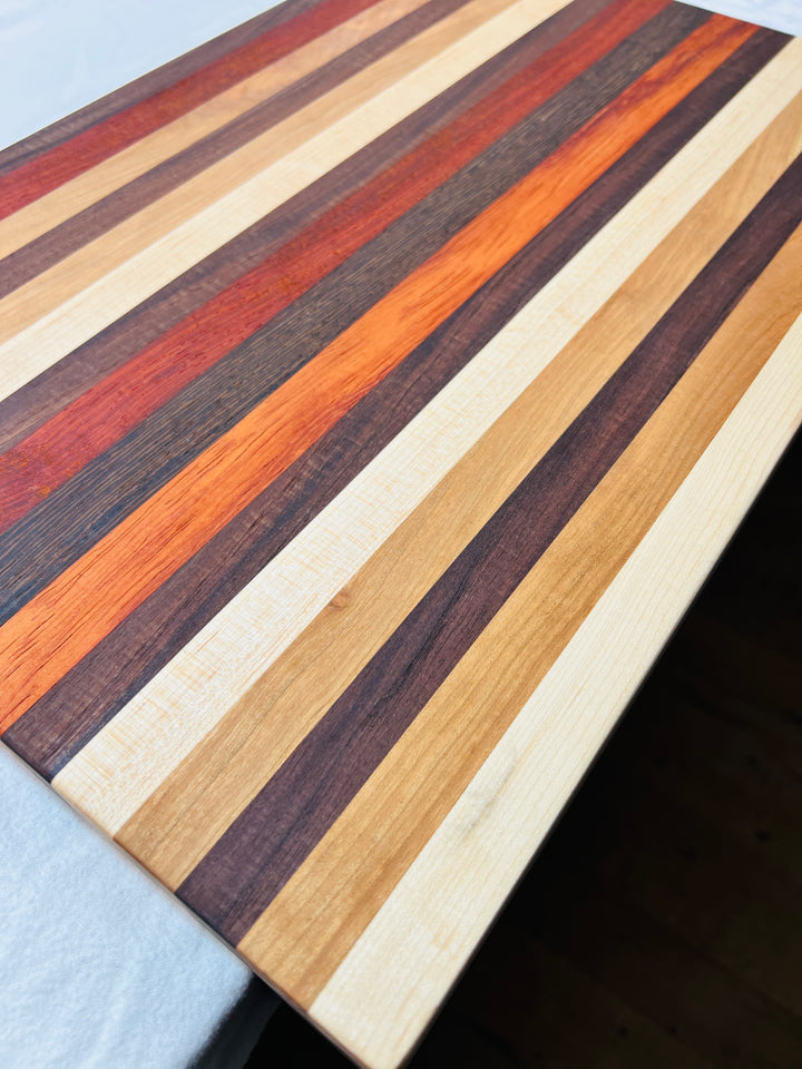 Edge Grain Cutting Board - Over the edge/Lip Design