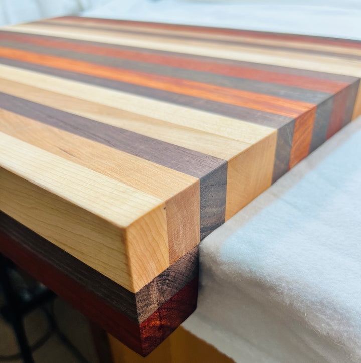 Edge Grain Cutting Board - Over the edge/Lip Design