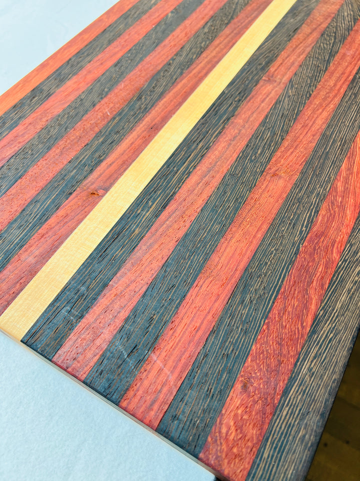 Edge Grain Cutting Board - Over the edge/Lip Design